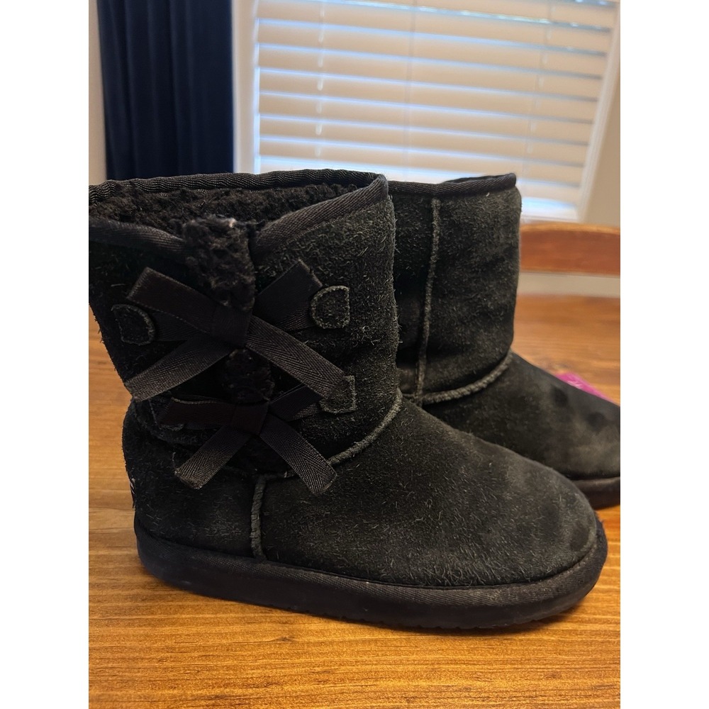 Koolaburra by Ugg Boots black Girls size 3 Fur and Bows Trim Good Preowned